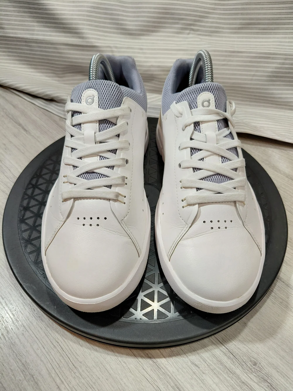 On Rrunning Womens Roger Advantage White Leather & Soft Lilac Everyday Shoe SZ 8 - Picture 3 of 12